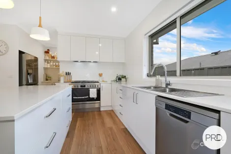 Property photo of 55 Southgate Drive Leneva VIC 3691