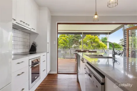 16 Hovea St, Everton Hills, QLD 4053