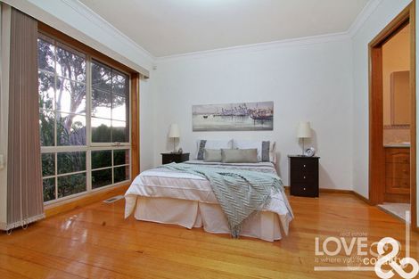 Property photo of 8 Kurrajong View Mill Park VIC 3082