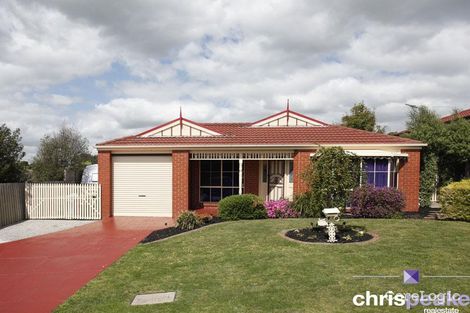 Property photo of 2 Sue Place Berwick VIC 3806