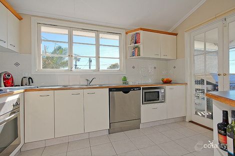 11 Oceana Tce, Manly, QLD 4179