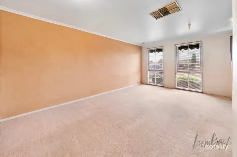 Property photo of 58 Langdon Crescent Craigieburn VIC 3064