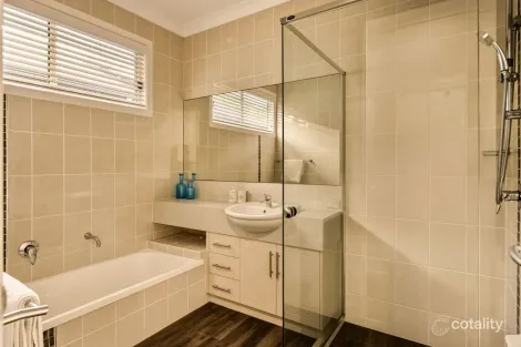 Property photo of 1 Dorsal Drive Birkdale QLD 4159