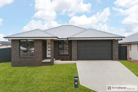 4 HOYNES CCT, BLAYNEY, NSW 2799