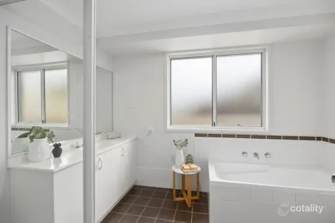 Property photo of 19 Stan Johnson Drive Hamlyn Terrace NSW 2259