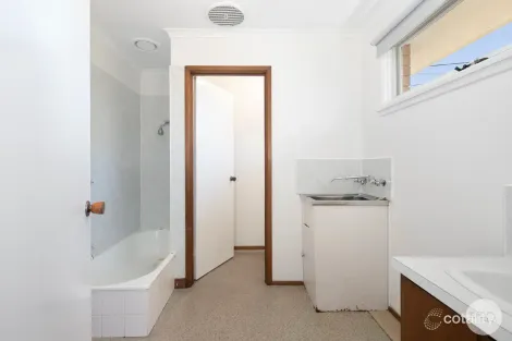 Property photo of 1/22 Marie Crescent Wendouree VIC 3355