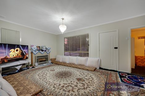 Property photo of 8 Laburnum Grove Doveton VIC 3177
