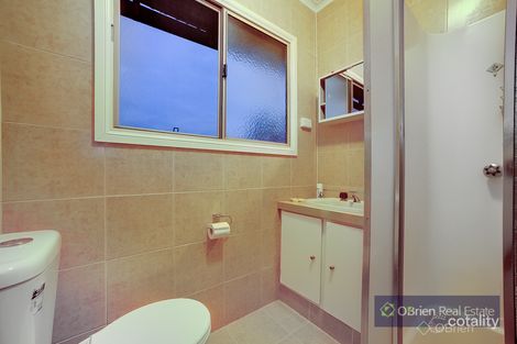 Property photo of 8 Laburnum Grove Doveton VIC 3177