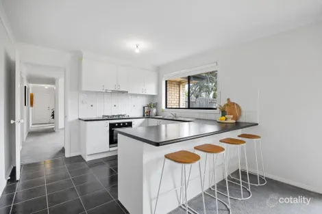 Property photo of 31 Lisburn Way Berwick VIC 3806