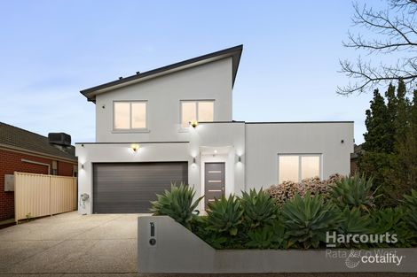 15 ABERFELDIE WAY, CAROLINE SPRINGS, VIC 3023