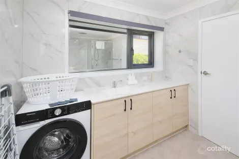 Property photo of 24 Crestgarden Street Macgregor QLD 4109