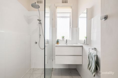 Property photo of 17/129 Kambrook Road Caulfield North VIC 3161