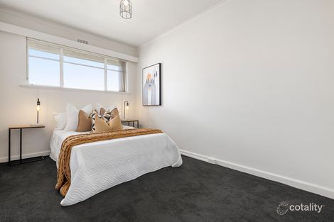 Property photo of 17/129 Kambrook Road Caulfield North VIC 3161