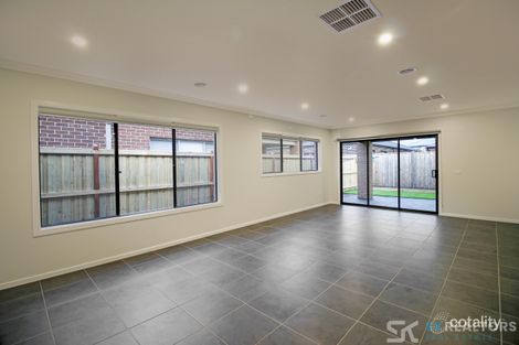 42 Catisfield Cct, Donnybrook, VIC 3064