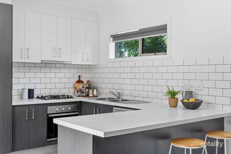Property photo of 1/32 Loddon Avenue Reservoir VIC 3073