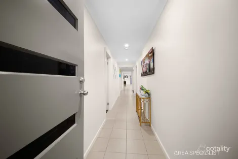 Property photo of 47 Melissa Way Pakenham VIC 3810