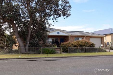 73 Cowlishaw St, Redhead, NSW 2290