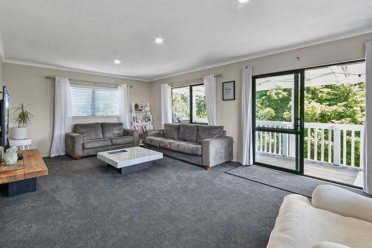 Photo of property in 11a Logan Place, Waiuku, 2123