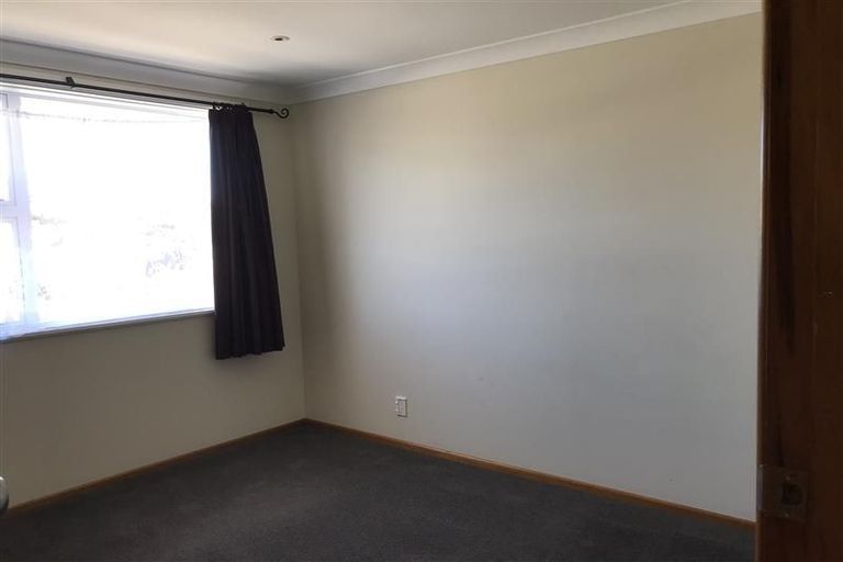 Photo of property in 12c Victory Crescent, Tawa, Wellington, 5028
