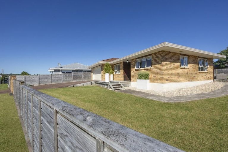 Photo of property in 19 Merlot Heights, Huapai, Kumeu, 0810