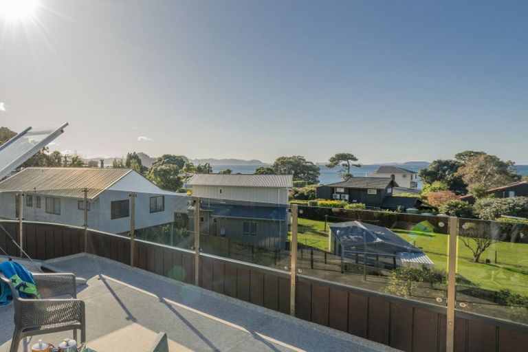 Photo of property in 17 Hahei Beach Road, Hahei, Whitianga, 3591