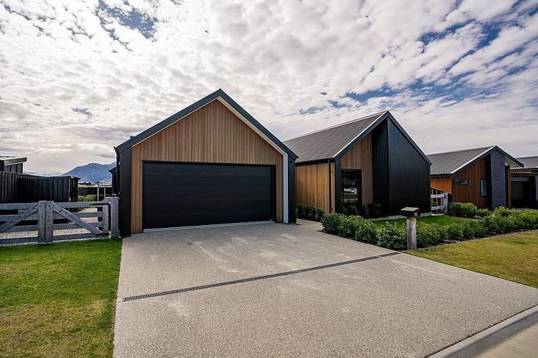 Photo of property in 10 Sawdon Street, Wanaka, 9305