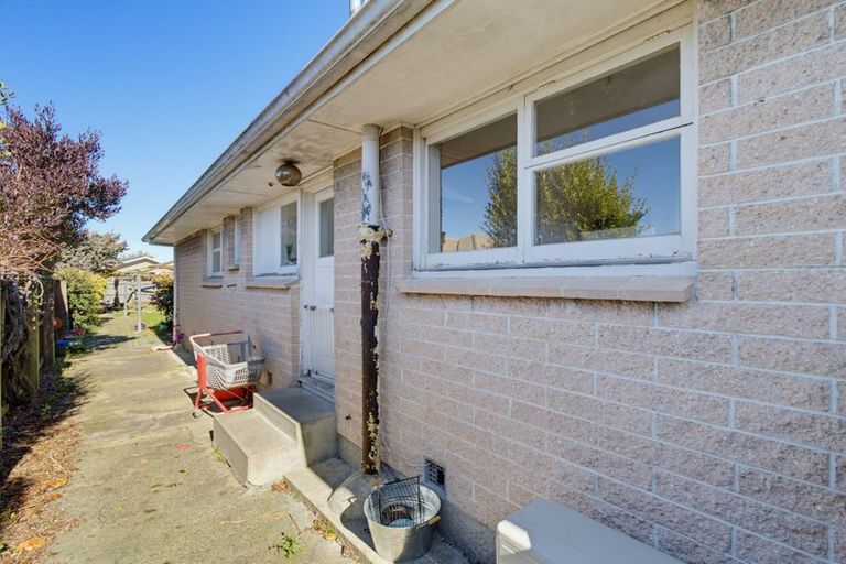 Photo of property in 42 Daniels Road, Redwood, Christchurch, 8051