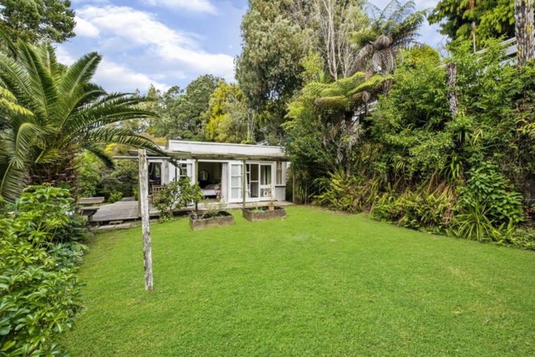 Photo of property in 227 Godley Road, Titirangi, Auckland, 0604