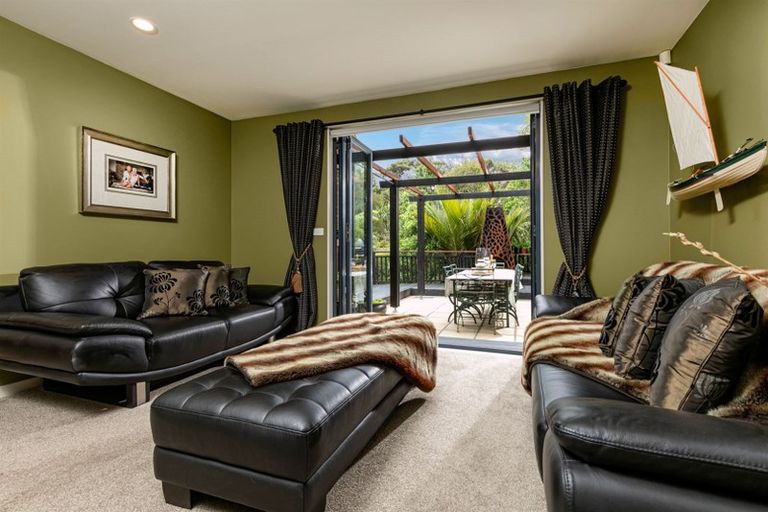 Photo of property in 8 Remu Place, Greenhithe, Auckland, 0632