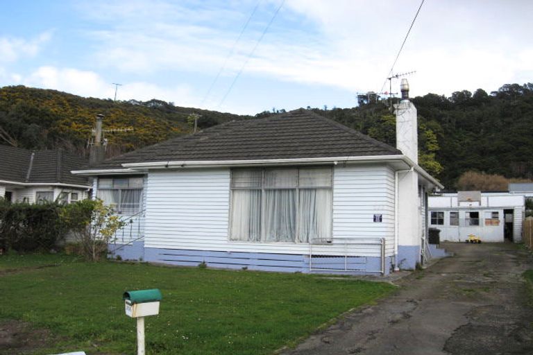 Photo of property in 205 Wellington Road, Wainuiomata, Lower Hutt, 5014