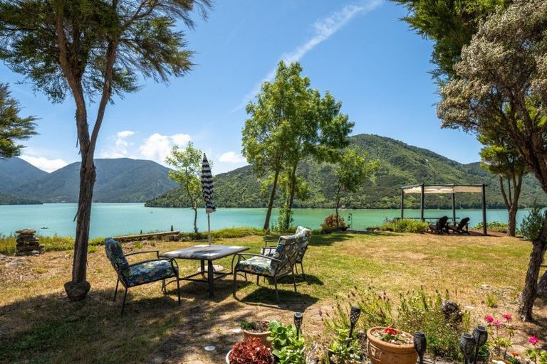 Photo of property in 579 Queen Charlotte Drive, Havelock, 7281