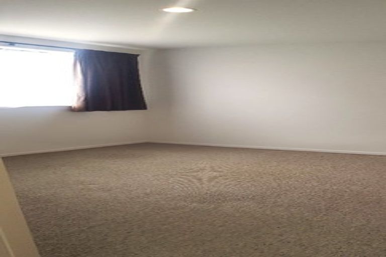 Photo of property in 52 Woodbank Drive, Glen Eden, Auckland, 0602