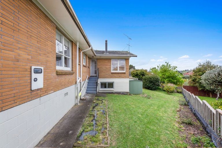 Photo of property in 18 Borrowdace Avenue, Botany Downs, Auckland, 2010