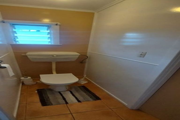 Photo of property in 30 La Rosa Street, Green Bay, Auckland, 0604