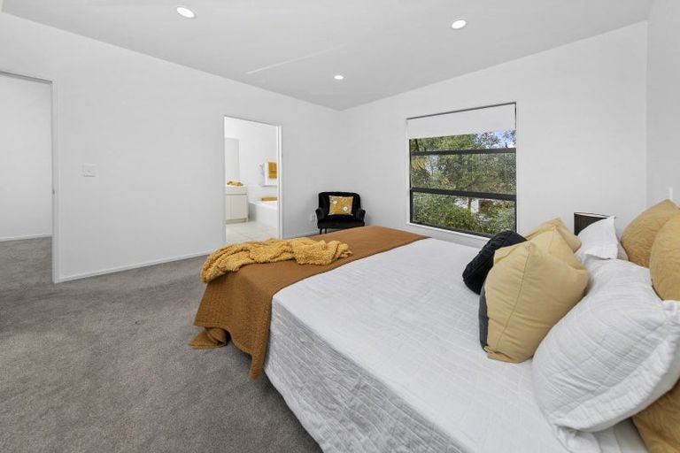 Photo of property in 4/40 Scarlet Oak Drive, Schnapper Rock, Auckland, 0632