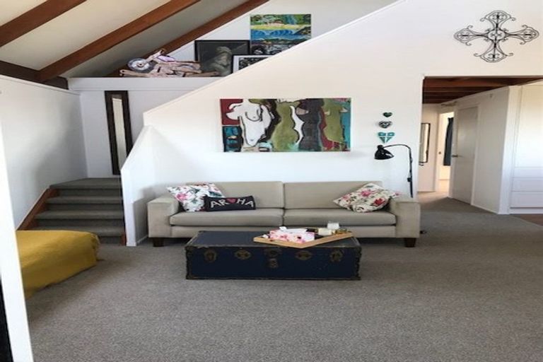 Photo of property in 1/732 East Coast Road, Pinehill, Auckland, 0632