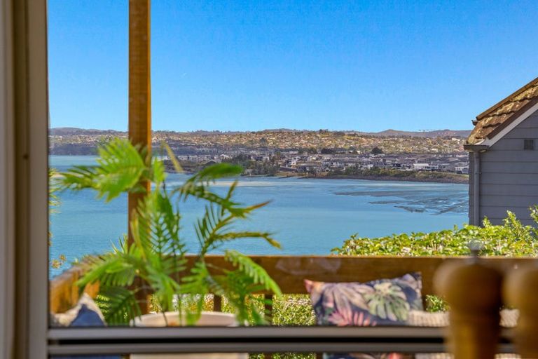 Photo of property in 2/43 Telstar Place, Beach Haven, Auckland, 0626