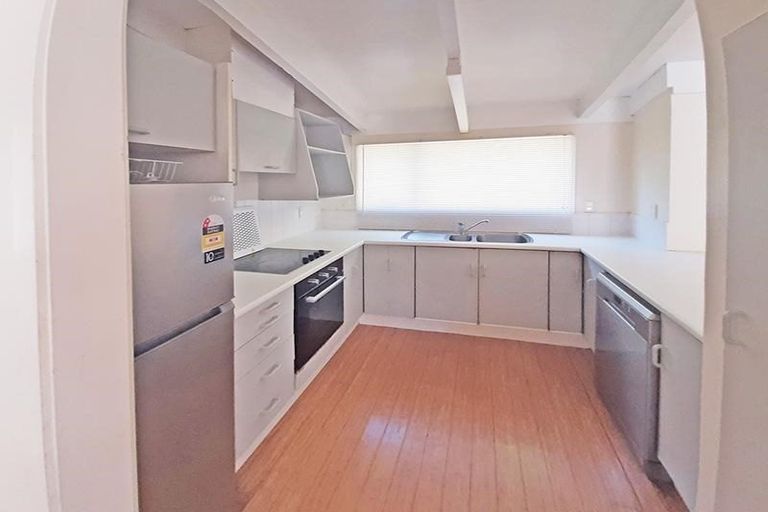 Photo of property in 617 Blockhouse Bay Road, Blockhouse Bay, Auckland, 0600