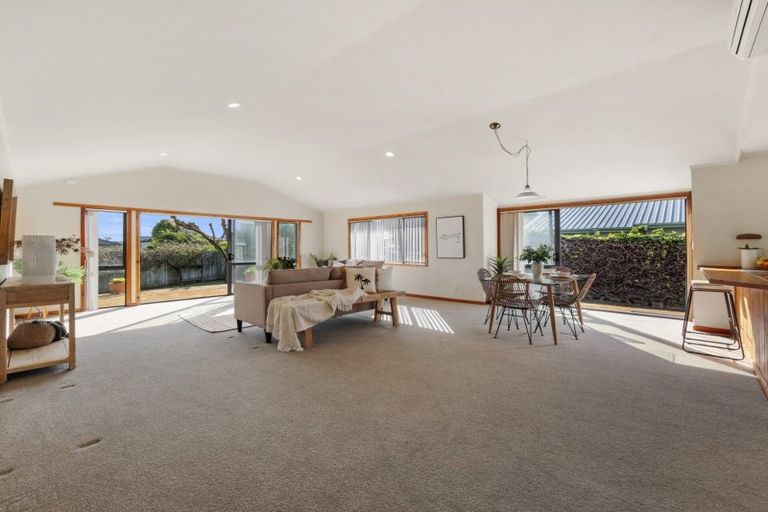 Photo of property in 38 Maesbury Close, Papamoa Beach, Papamoa, 3118