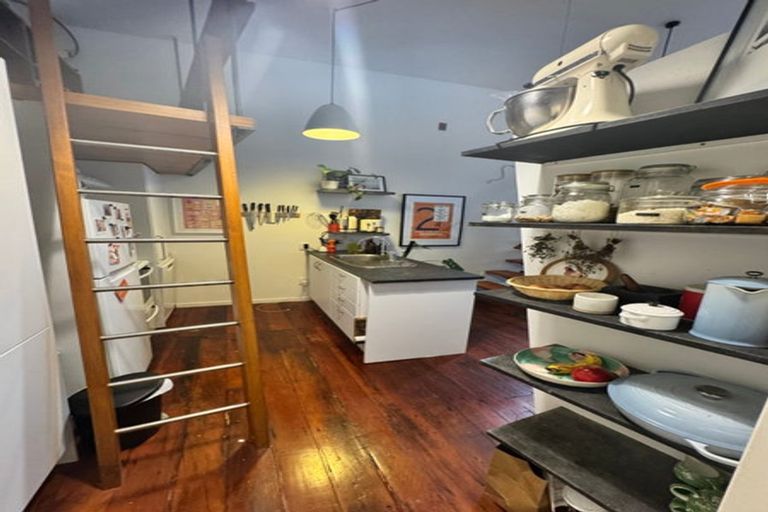 Photo of property in Courtenay Mews Apartments, 3/14 Alpha Street, Te Aro, Wellington, 6011