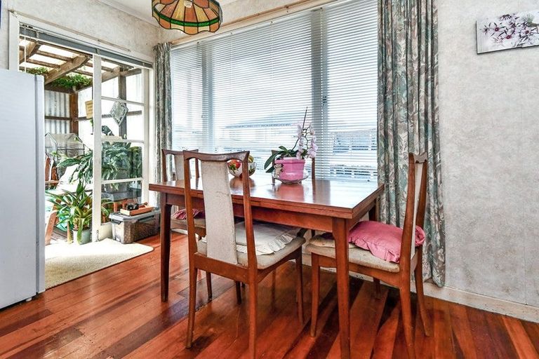 Photo of property in 19 Blanes Road, Weymouth, Auckland, 2103