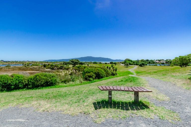 Photo of property in 61 Queens Road, Waikanae Beach, Waikanae, 5036