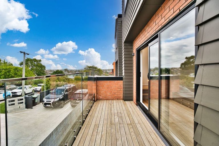 Photo of property in 4/5 Marsh Avenue, Forrest Hill, Auckland, 0620