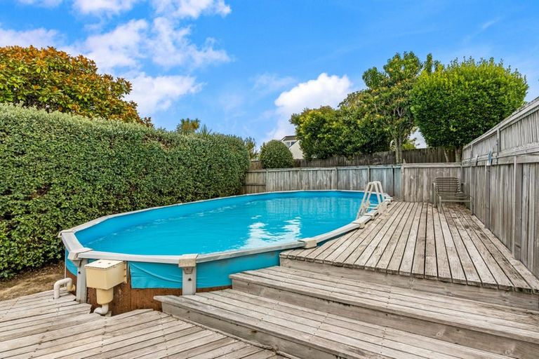 Photo of property in 17 Sealy Road, Torbay, Auckland, 0630
