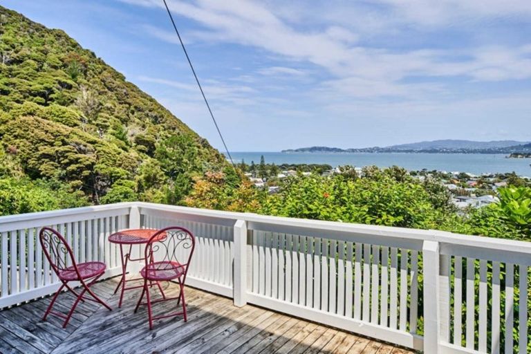 Photo of property in 3 Mackenzie Road, Eastbourne, Lower Hutt, 5013