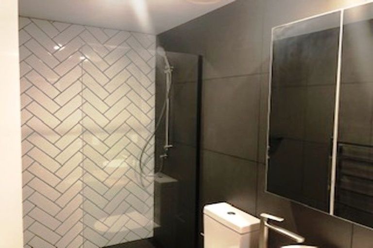 Photo of property in 2/165 Hobsonville Point Road, Hobsonville, Auckland, 0616