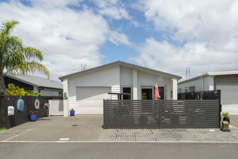 Photo of property in 37 Saint Pauls Drive, Brookfield, Tauranga, 3110