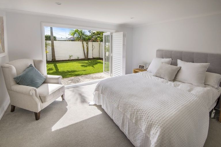 Photo of property in 2/41 Merani Street, Narrow Neck, Auckland, 0622