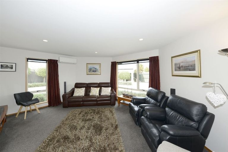 Photo of property in 19 Blue Gum Place, New Brighton, Christchurch, 8083