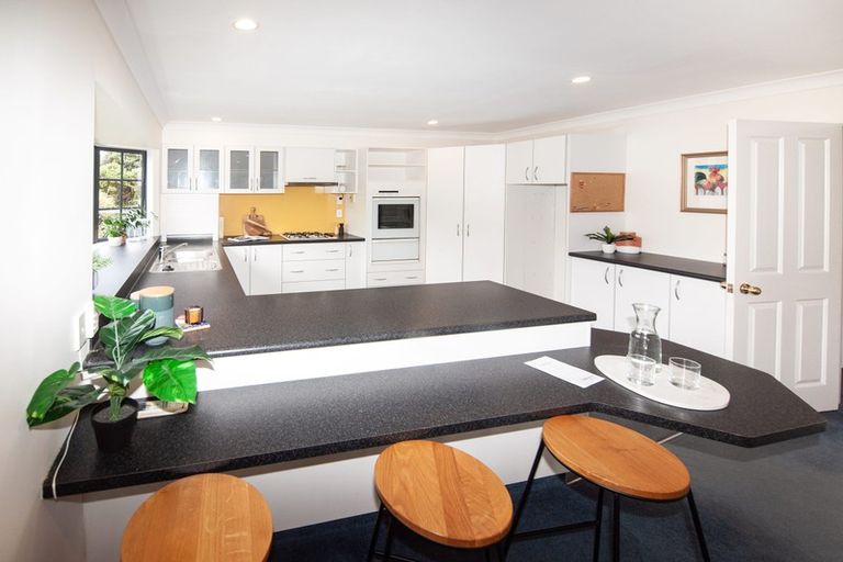 Photo of property in 28 Amesbury Drive, Churton Park, Wellington, 6037